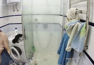 New day begins for roommate's GF with quick shower