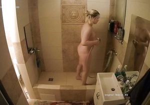 My blonde GF relaxes in shower not knowing about cam