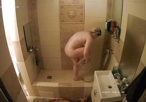My blonde GF relaxes in shower not knowing about cam