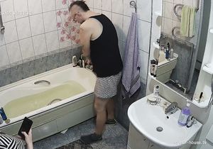 Photographer and his naked girlfriend exploit my bath