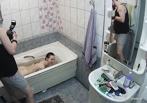 Photographer and his naked girlfriend exploit my bath