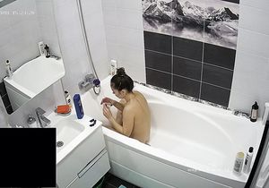 I catch roommate masturbating in bath by using camera