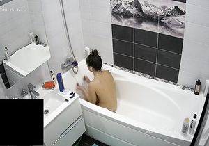 I catch roommate masturbating in bath by using camera