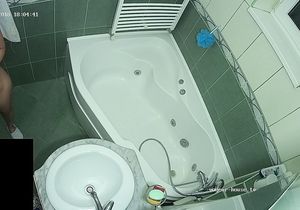 Teen washes head and gives me perfect view of her ass