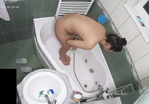 Teen washes head and gives me perfect view of her ass