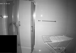 Tall fellow brings petite GF in shower for more fun