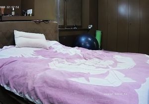 Neighbor organizes orgy with shemale in his bedroom