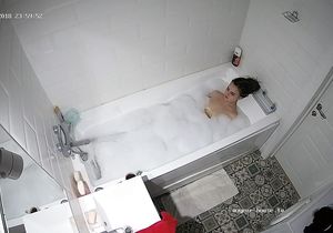 Curvy hottie relaxes solo in amazing bubble bath