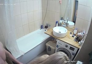 Roommate quickly stretches blonde GF in bathroom