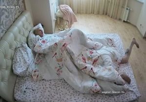 Guy licks pussy under the blanket and I want to do the same