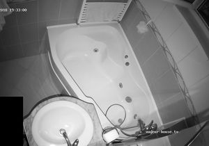 Skinny teen begins washing head but I start masturbating