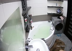 Girl gives me perfect view as drunk love joins her