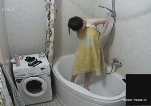 Teen tirelessly washes body and particularly twat