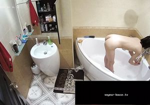 Resident takes bath and makes me drool trimming pussy