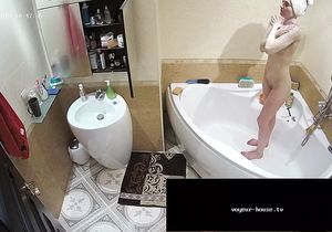 Resident takes bath and makes me drool trimming pussy