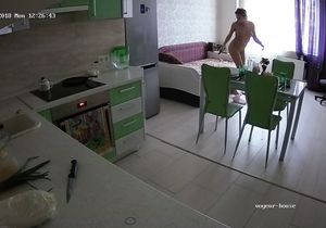 Girl organizes unforgettable dinner being absolutely naked