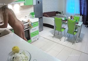 Girl organizes unforgettable dinner being absolutely naked