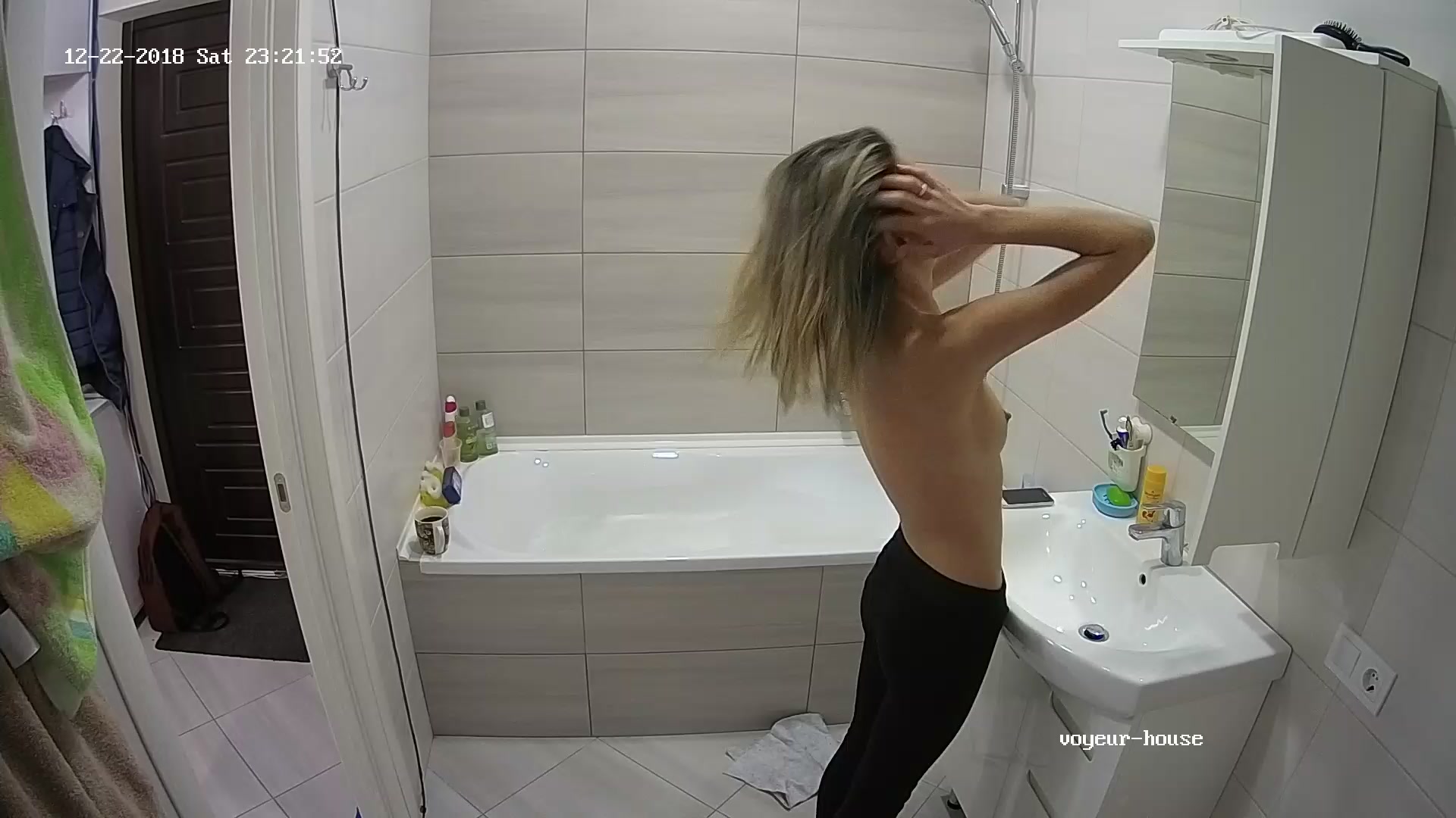 girlfriend on bathroom spycam