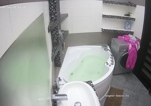 I'm filming how my neighbors take a bath together