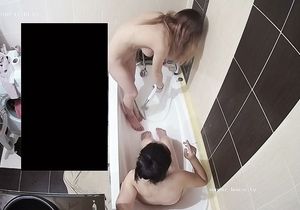 I don't mind if girlfriend and bestie take bath together
