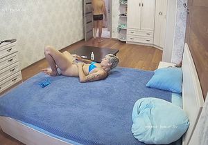 I filmed how blonde got rid of hair on bikini zone