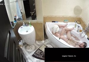 I imagine myself in shoes of guy whose girlfriend washes him