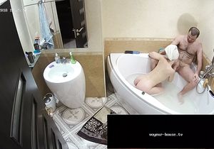 I imagine myself in shoes of guy whose girlfriend washes him
