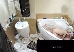 I imagine myself in shoes of guy whose girlfriend washes him