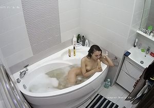 Girl sucks dildo in bathroom knowing I watch her