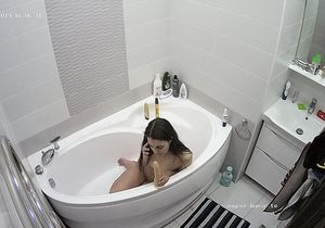 Girl sucks dildo in bathroom knowing I watch her