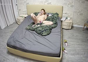 Redhead ostentatiously inserts sex toy in vagina