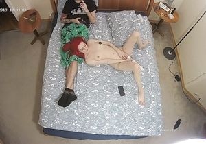 Girl presses Hitachi-vibrator to her cherry in BF's presence