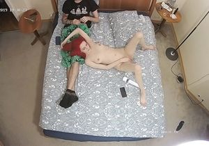 Girl presses Hitachi-vibrator to her cherry in BF's presence