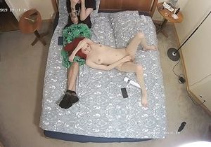 Girl presses Hitachi-vibrator to her cherry in BF's presence