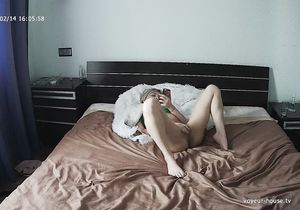 Girl in green bra replenishes my porn collection