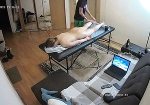 Naked massage boosts my mood in the blink of an eye