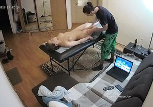 Naked massage boosts my mood in the blink of an eye